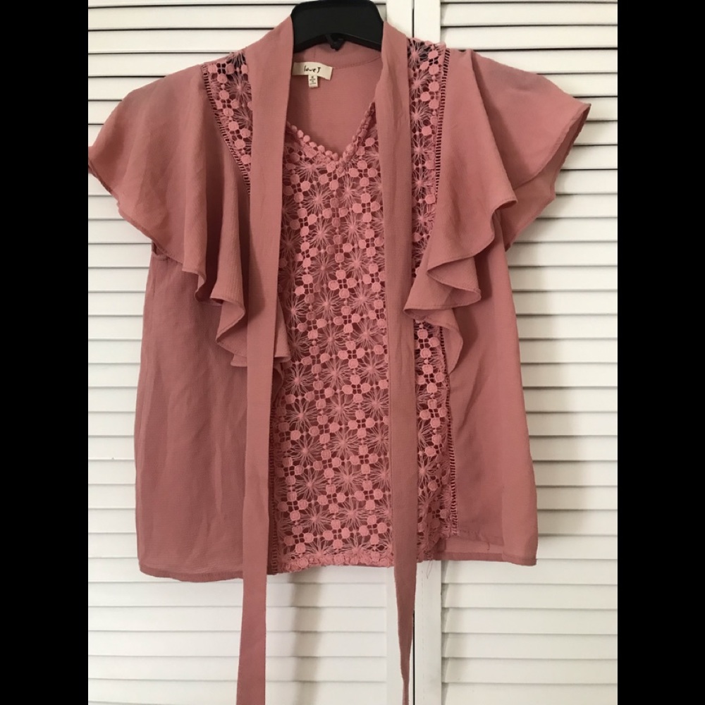 Love  J women’s Pink Lace Top!